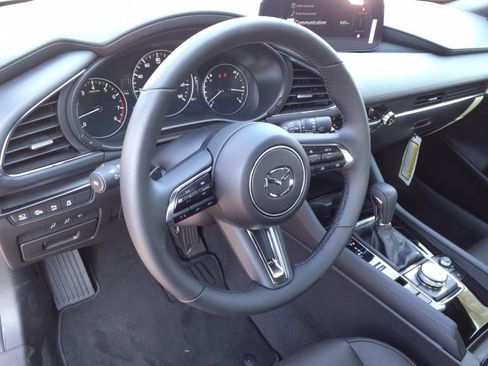 New 2024 MAZDA MAZDA3 Hatchback w/Premium Plus Pkg image 10