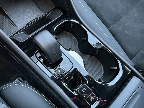 Certified 2025 Volvo XC40 B5 Plus image 23