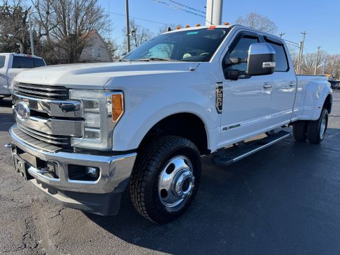 Used 2019 Ford F350 Lariat w/ Lariat Ultimate Package AWD/4WD image 3