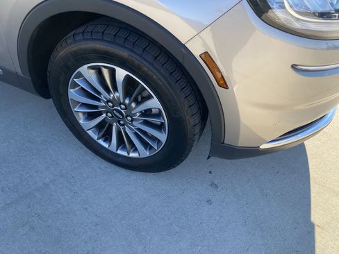 Used 2021 Lincoln Nautilus FWD w/ Equipment Group 101A image 4