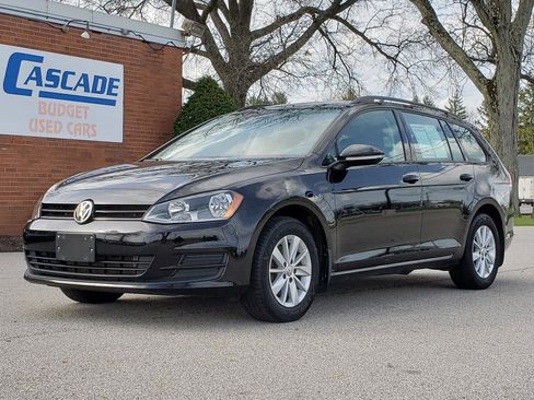 Used 2016 Volkswagen Golf S image 1