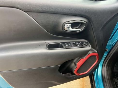 Used 2021 Jeep Renegade Trailhawk image 17