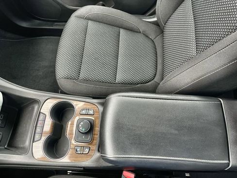 Used 2023 GMC Acadia SLE w/ Driver Convenience Package image 23