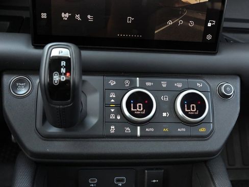 Used 2024 Land Rover Defender 130 V8 image 24