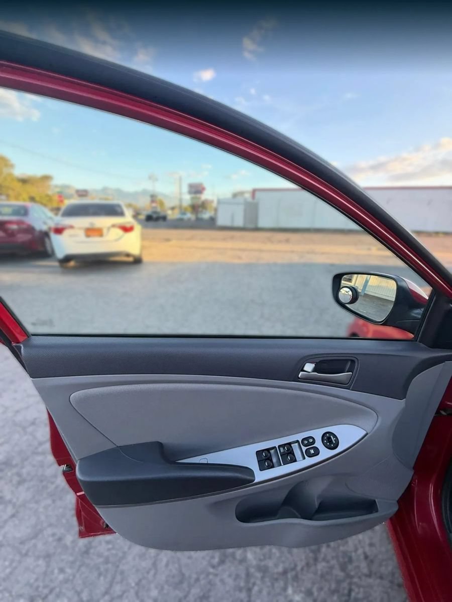 Used 2017 Hyundai Accent SE FWD image 25