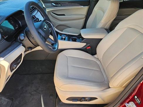 New 2025 Jeep Grand Cherokee Limited w/ Luxury Tech Group II image 4