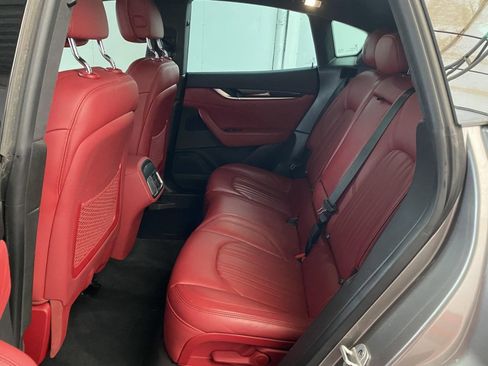 Used 2021 Maserati Levante image 18