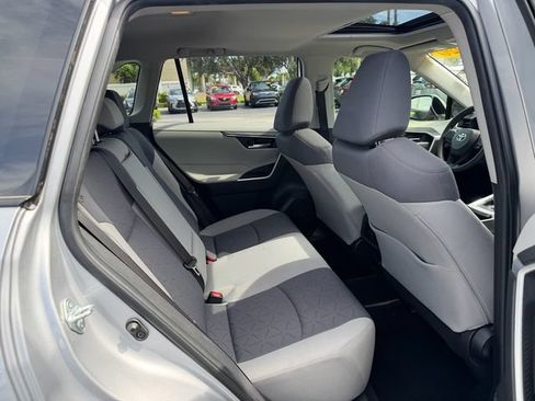 Used 2020 Toyota RAV4 XLE w/ Convenience Package FWD image 15