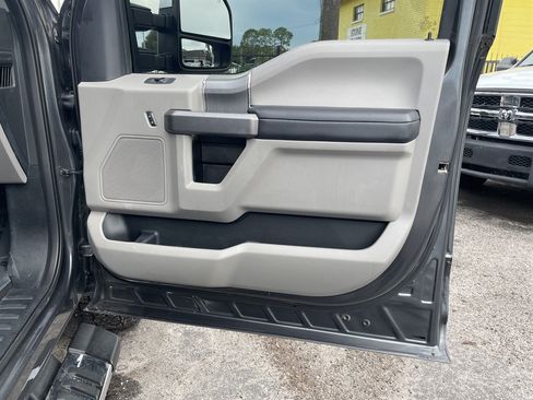 Used 2019 Ford F350 XLT w/ XLT Premium Package AWD/4WD image 40