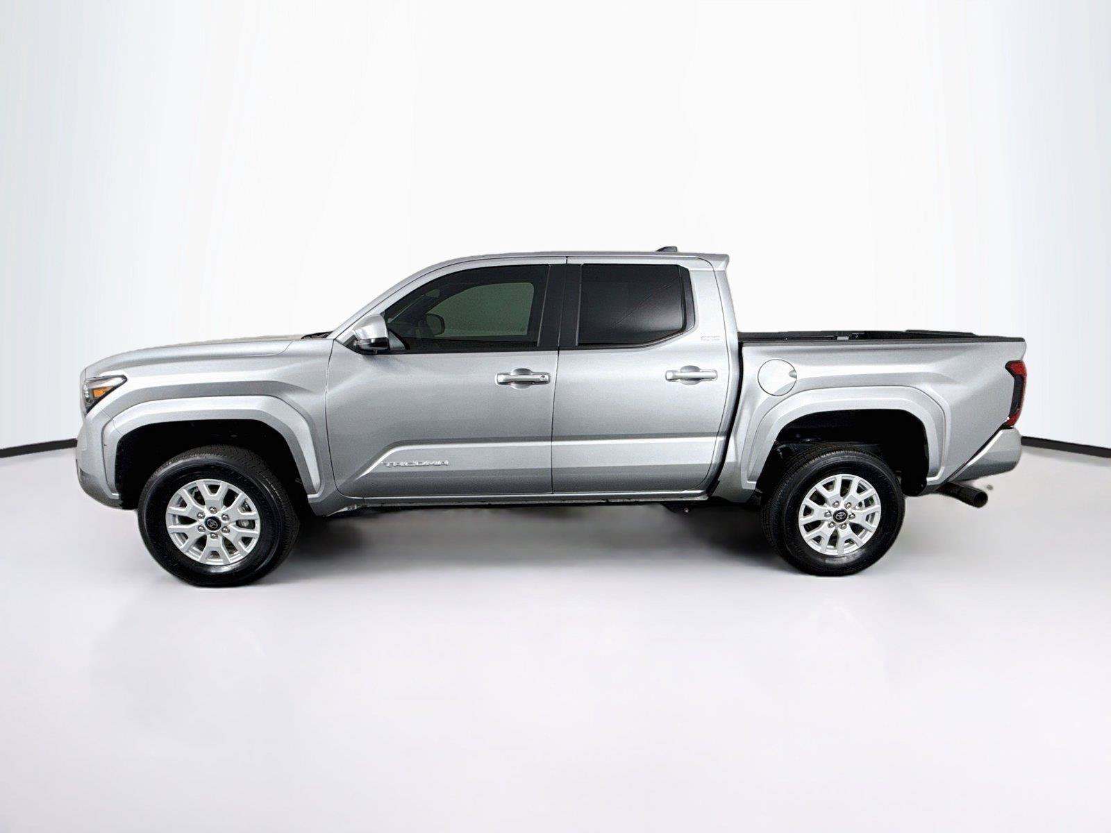 Certified 2026 Toyota Tacoma SR5 AWD/4WD image 12