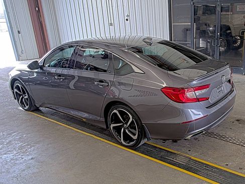 Used 2018 Honda Accord Sport image 4