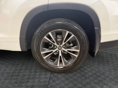 Used 2016 Toyota Highlander XLE image 15