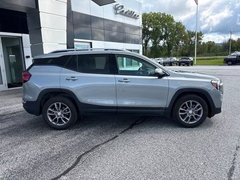 Used 2024 GMC Terrain SLT AWD/4WD image 4