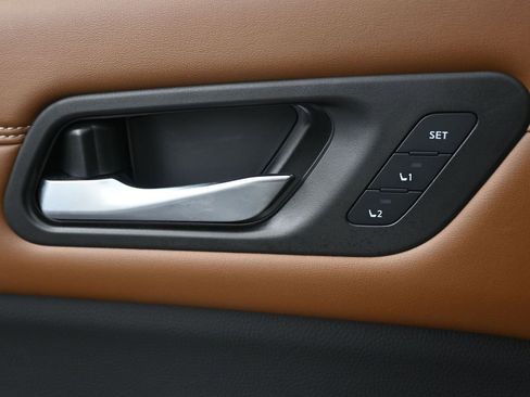 Used 2024 Nissan Pathfinder Platinum image 24