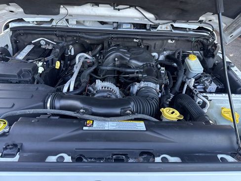 Used 2012 Jeep Wrangler Unlimited Sahara image 50