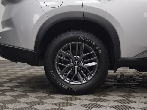 Used 2024 Nissan Rogue S AWD/4WD image 31