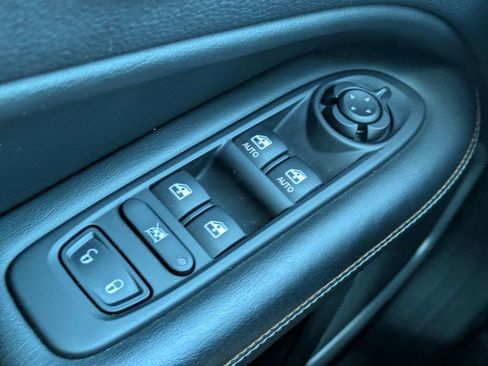 Used 2020 Jeep Compass Latitude FWD image 23