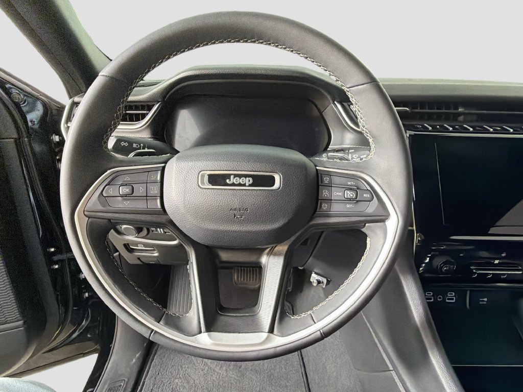 Used 2024 Jeep Grand Cherokee Altitude AWD/4WD image 46