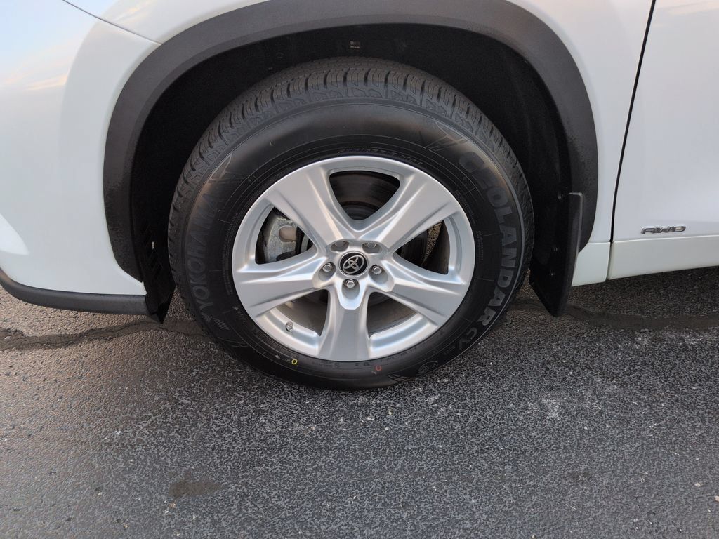 Used 2023 Toyota Highlander LE AWD/4WD image 27
