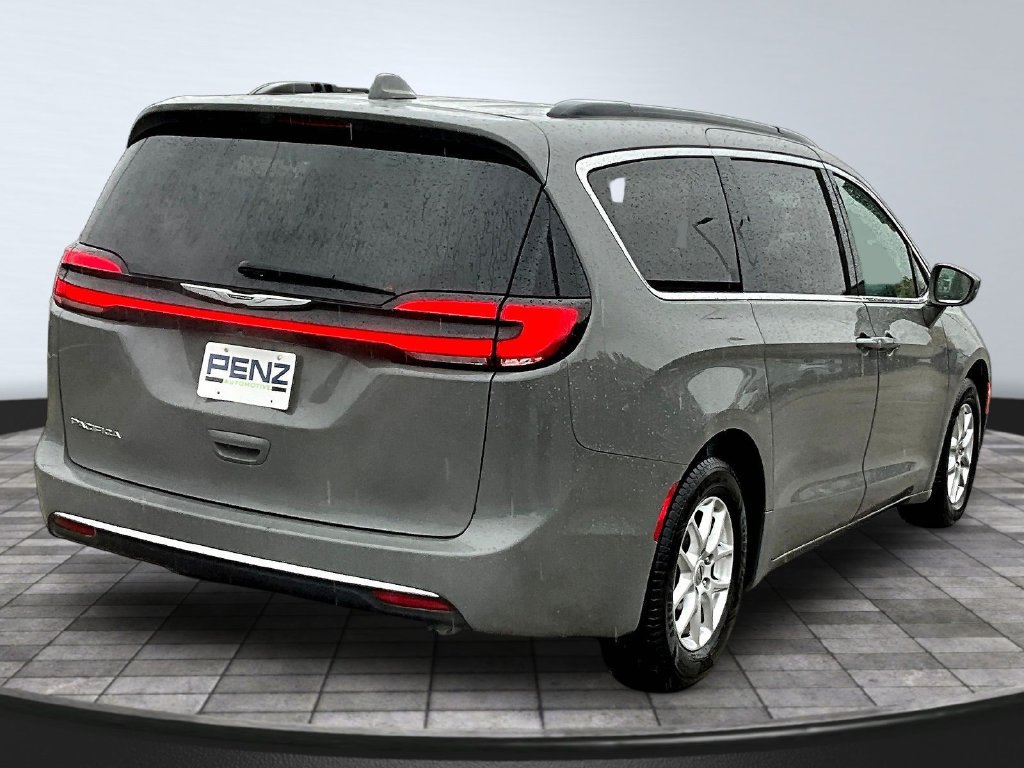 Used 2022 Chrysler Pacifica Touring-L FWD image 7