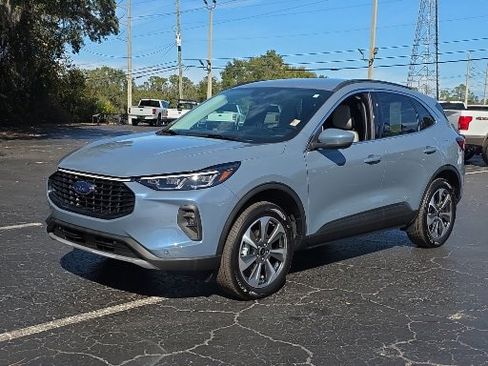 Certified 2025 Ford Escape Platinum w/ Premium Technology Package image 11