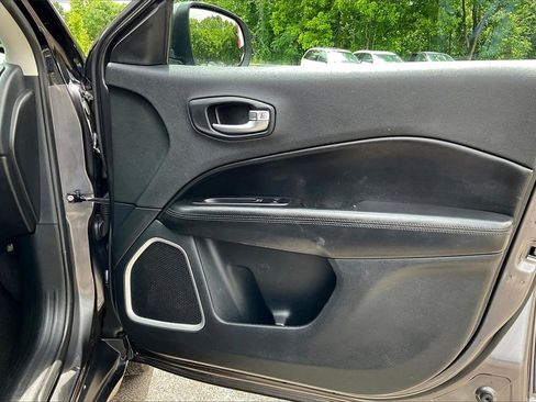 Used 2020 Jeep Compass Latitude image 23