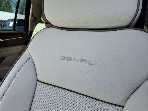 Used 2023 GMC Yukon XL Denali AWD/4WD image 18