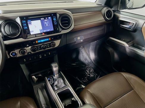 Certified 2018 Toyota Tacoma Limited image 22