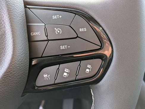 New 2026 Chrysler Pacifica Select AWD/4WD image 19