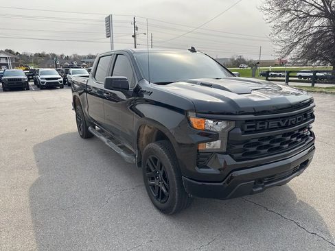 Used 2025 Chevrolet Silverado 1500 Custom Trail Boss w/ Turbomax Blackout Package AWD/4WD image 2