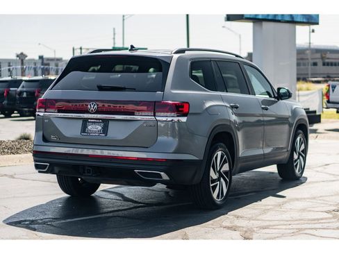 Used 2024 Volkswagen Atlas SE image 4