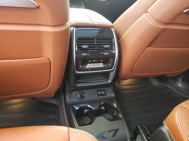 Used 2025 BMW X7 M60i AWD/4WD image 14