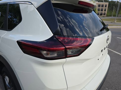 Used 2024 Nissan Rogue S FWD image 36
