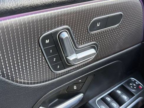 Used 2020 Mercedes-Benz GLB 250 4MATIC image 29