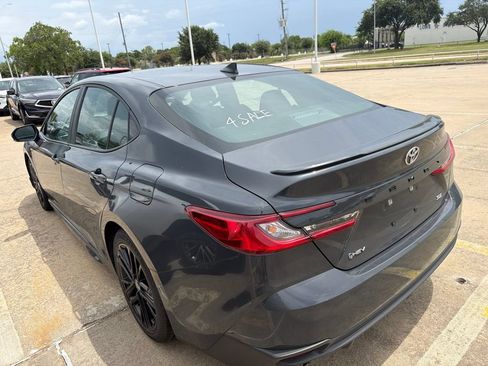 Used 2025 Toyota Camry SE FWD image 4