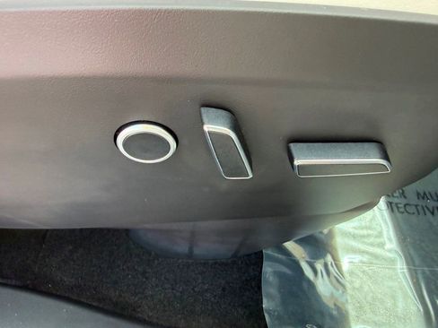 Used 2022 Tesla Model X image 36