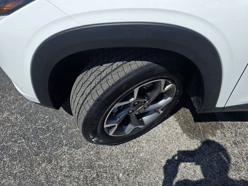 Used 2024 Chevrolet Trax LT FWD image 24