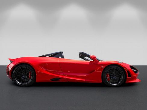 Used 2027 McLaren 750S Spider RWD image 2
