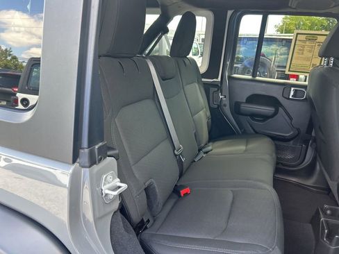 Used 2022 Jeep Wrangler Unlimited Sport image 27