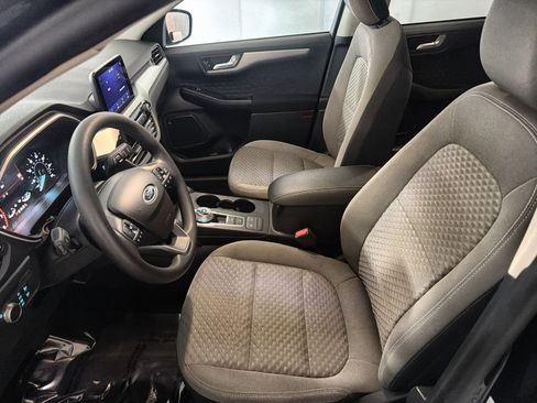 Used 2020 Ford Escape SE image 13