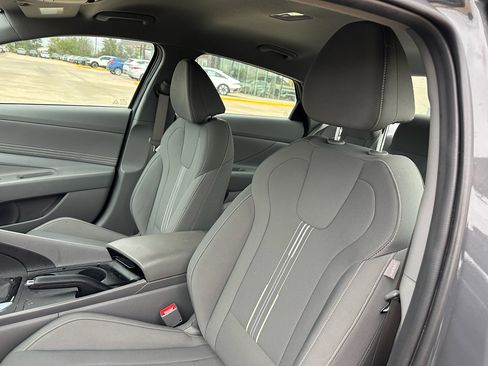 Used 2025 Hyundai Elantra Sport image 11