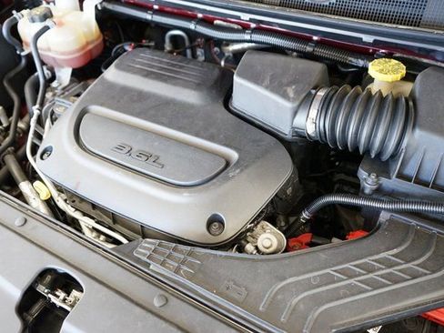 Used 2021 Chrysler Voyager Lxi image 42