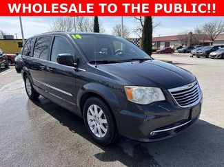 Used 2014 Chrysler Town & Country Touring video 1