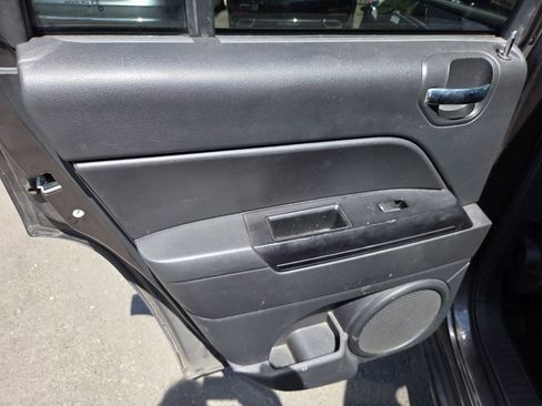 Used 2014 Jeep Compass Sport w/ Power Value Group FWD image 9