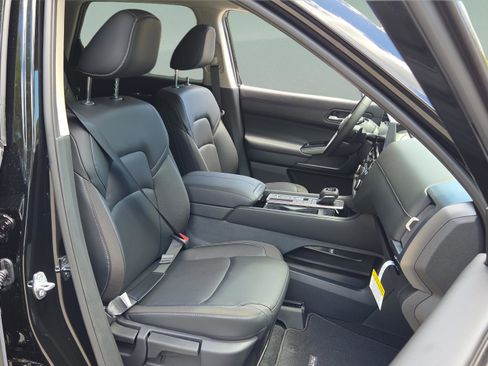 New 2026 Nissan Pathfinder SL FWD image 15