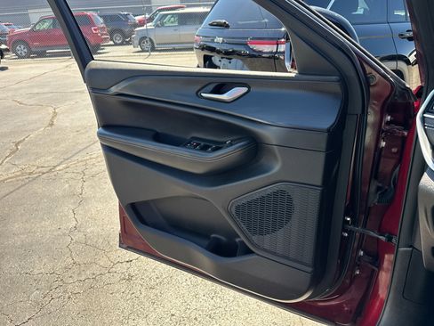 Used 2024 Jeep Grand Cherokee Altitude image 16