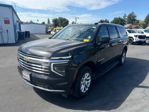 Used 2026 Chevrolet Suburban LT w/ Comfort Package AWD/4WD image 5