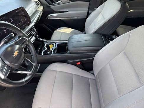 Used 2024 Chevrolet Traverse LT FWD image 12