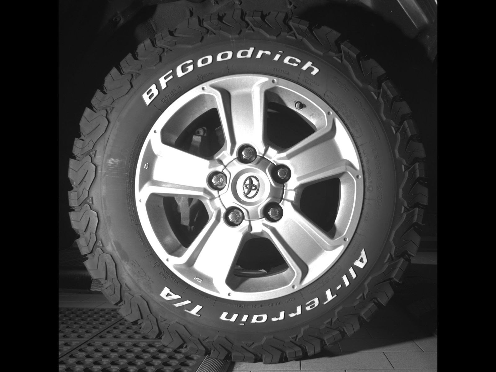 Used 2018 Toyota Tundra SR5 AWD/4WD image 10