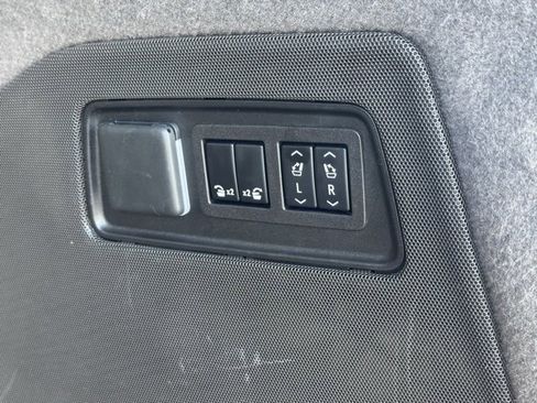 Used 2023 Cadillac Escalade Sport w/ LPO, ONYX Package image 35